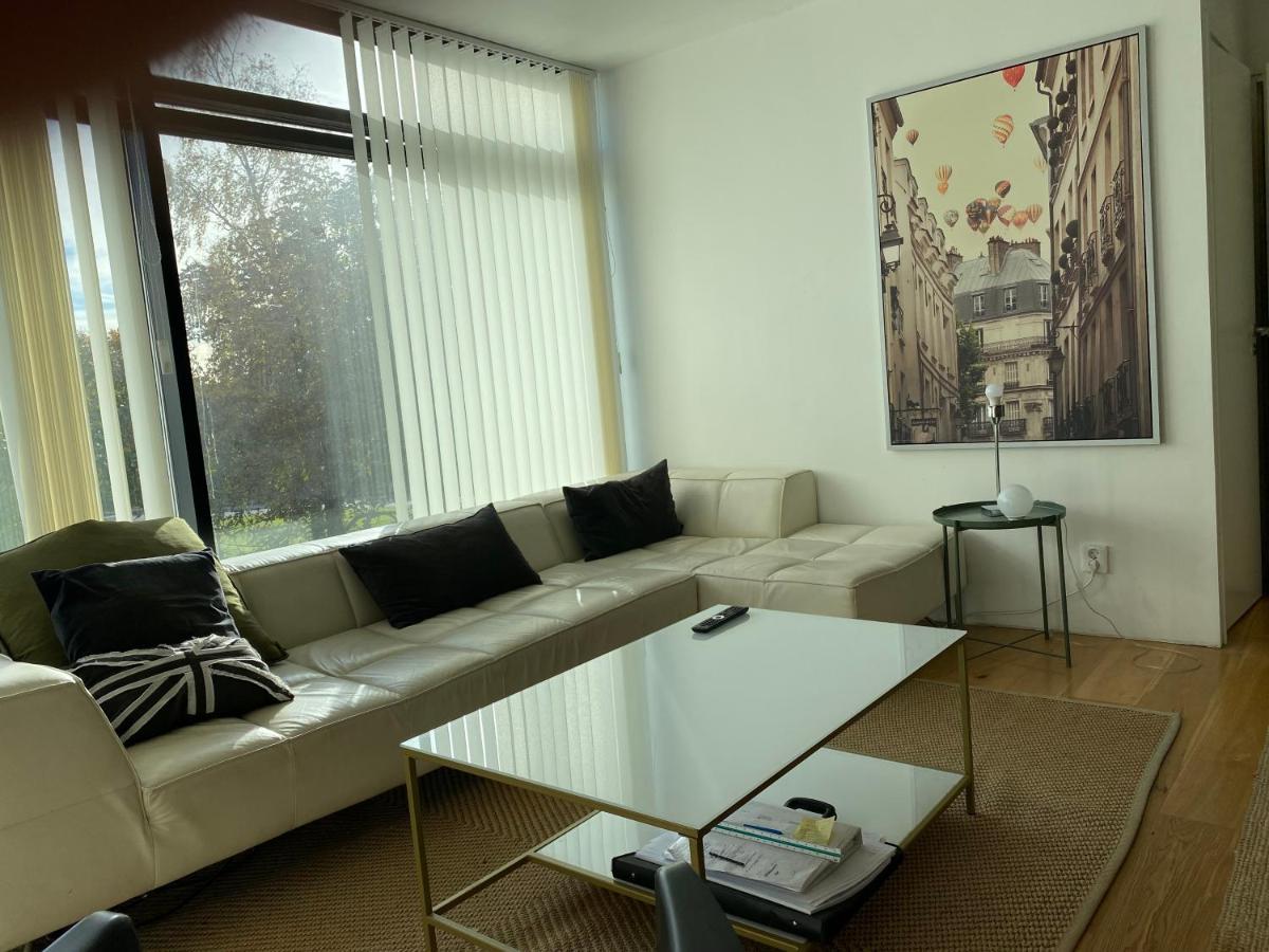 Exclusive 2 Level Etage Next To Arlanda-City Metro สต็อกโฮล์ม ภายนอก รูปภาพ