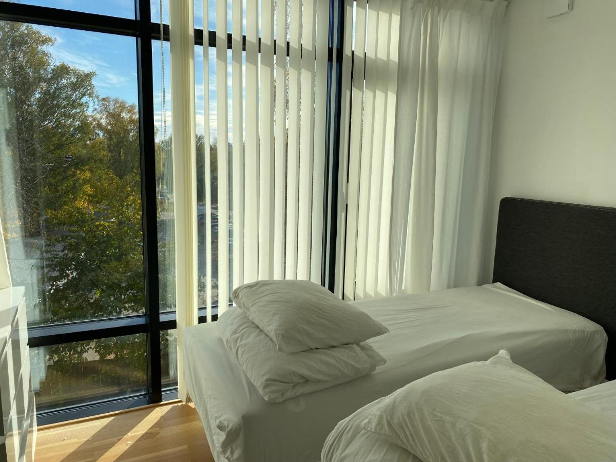 Exclusive 2 Level Etage Next To Arlanda-City Metro สต็อกโฮล์ม ภายนอก รูปภาพ