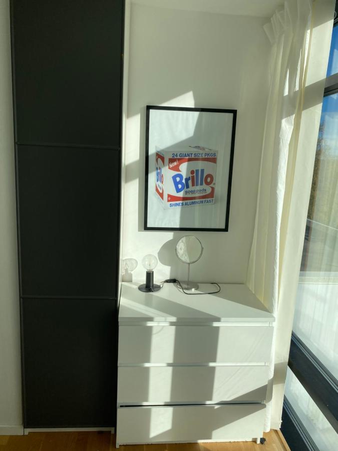 Exclusive 2 Level Etage Next To Arlanda-City Metro สต็อกโฮล์ม ภายนอก รูปภาพ
